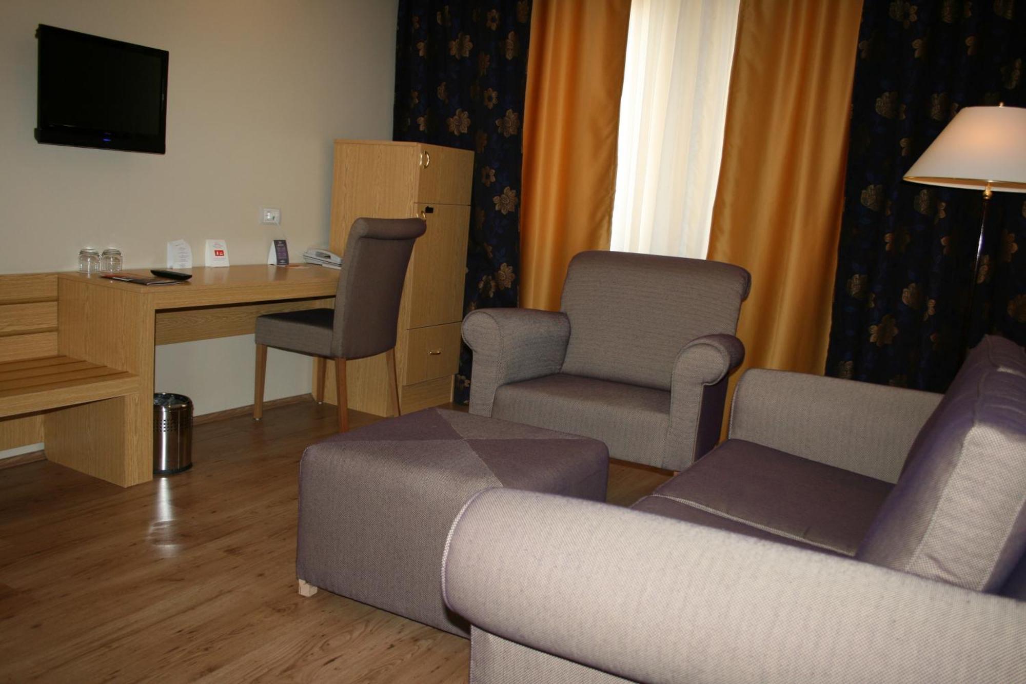 אורגופ Perissia Hotel & Convention Centre מראה חיצוני תמונה