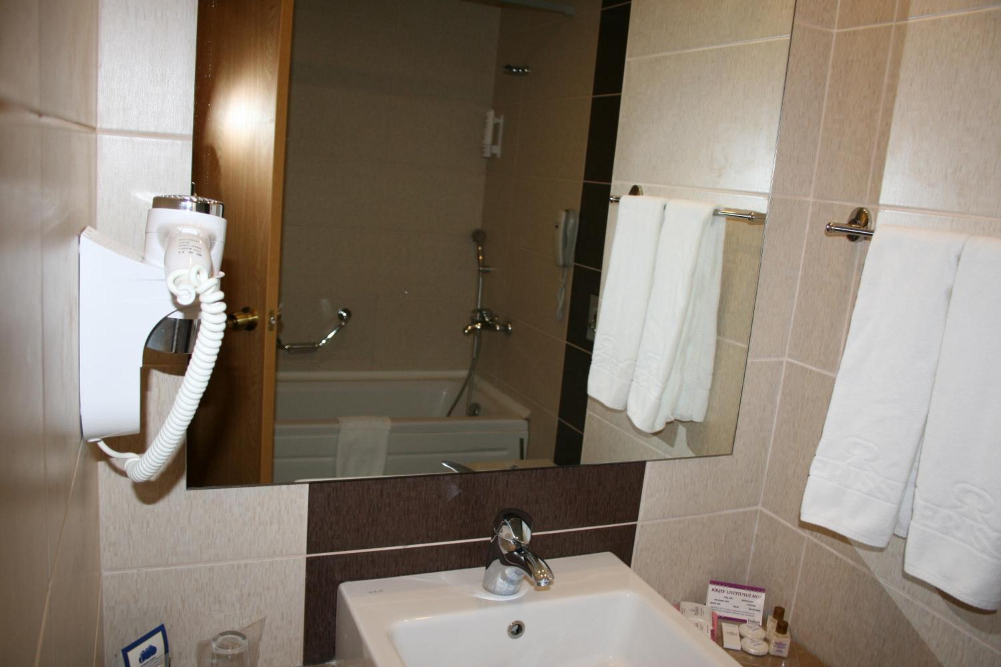 אורגופ Perissia Hotel & Convention Centre מראה חיצוני תמונה